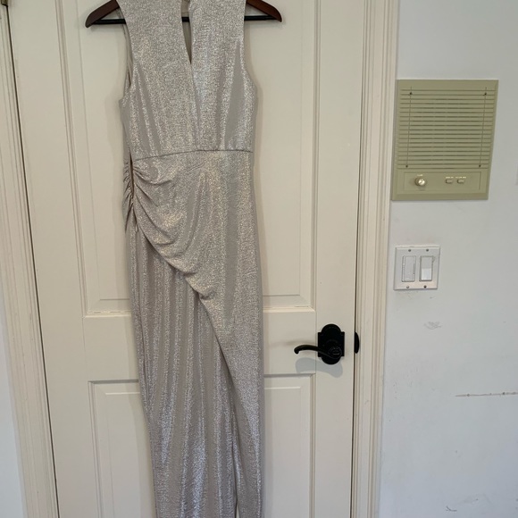 Sleek silver dress! - Picture 4 of 5